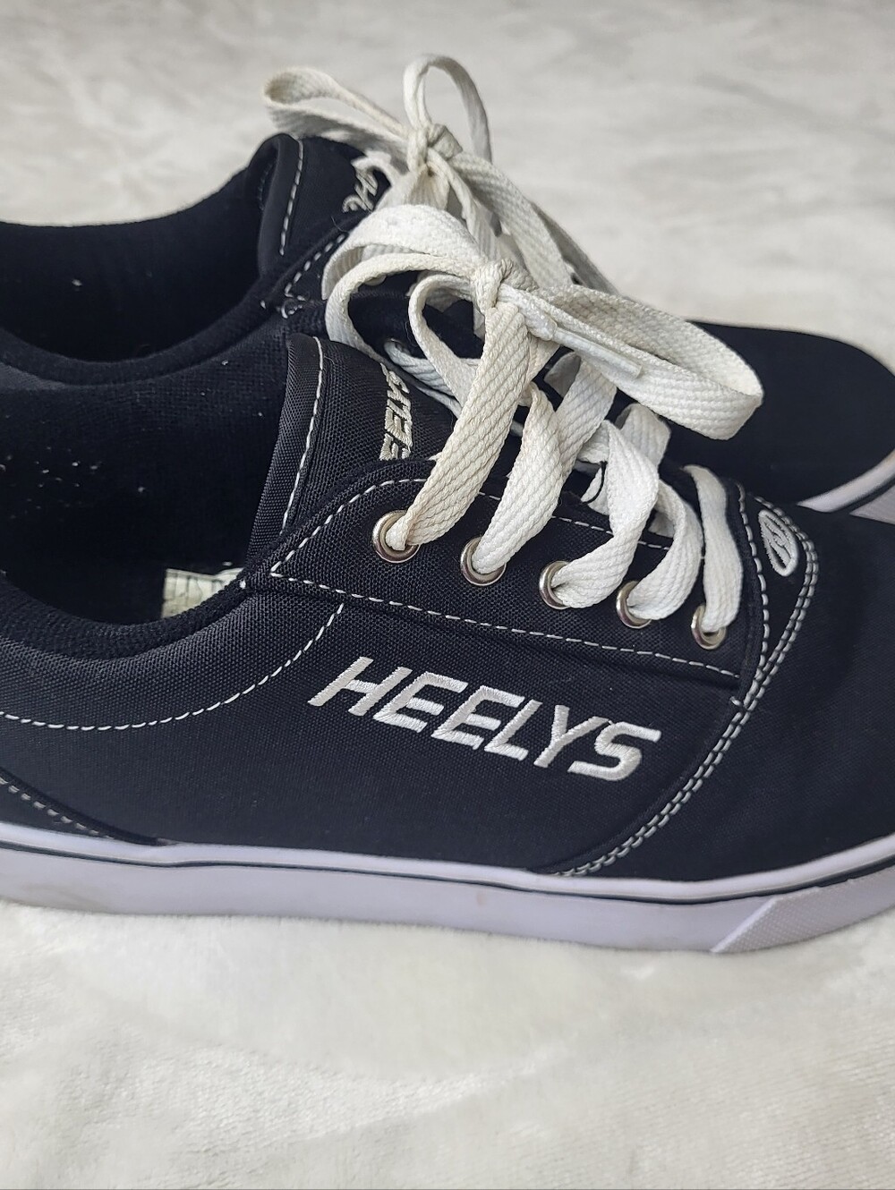 Heelys Men's Black Canvas Skate Shoes with White Laces - Picture 3 of 12